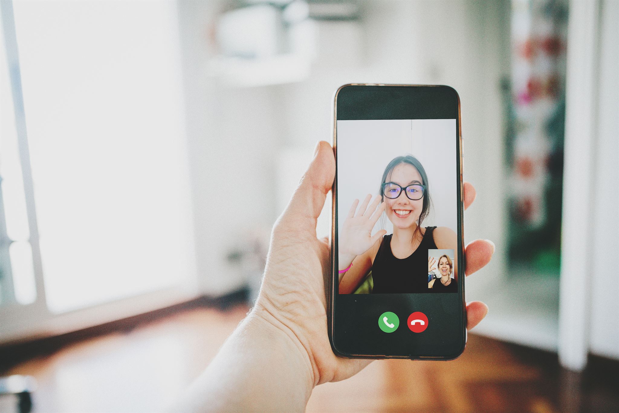 Women-waving-in-video-chat-on-smartphone